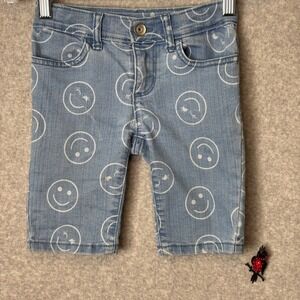 The Children's Place Kids Girls 5 Light Wash Denim Shorts with Smiley Face Print